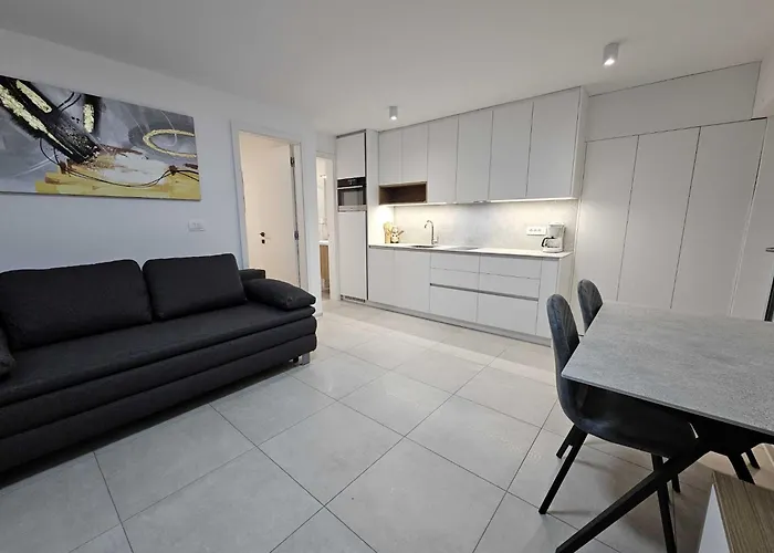 Portoroz With Sea View And Hot-tub - One Bedroom With Sea View And Terrace Apartman